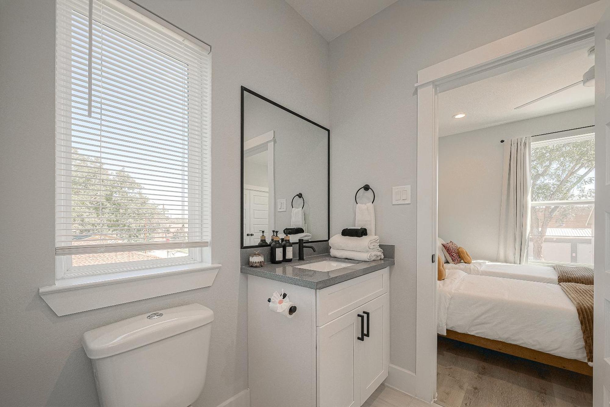 Modern Home Near Downtown With Fast Wifi, Bbq, Games & Ev Equipped! Хьюстон Экстерьер фото